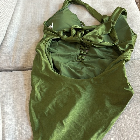 Becca By Rebecca Virtue Women's Standard Color Sheen One Piece Swimsuit, Agave M - Picture 7 of 9